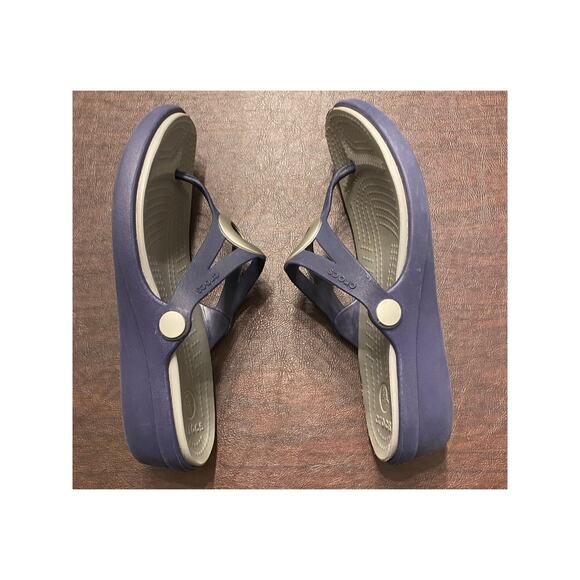 Crocs Women’s Capri Navy Blue Wedge Flip Flop Sandals Size 8 Vacay Resort Beach - Picture 6 of 8